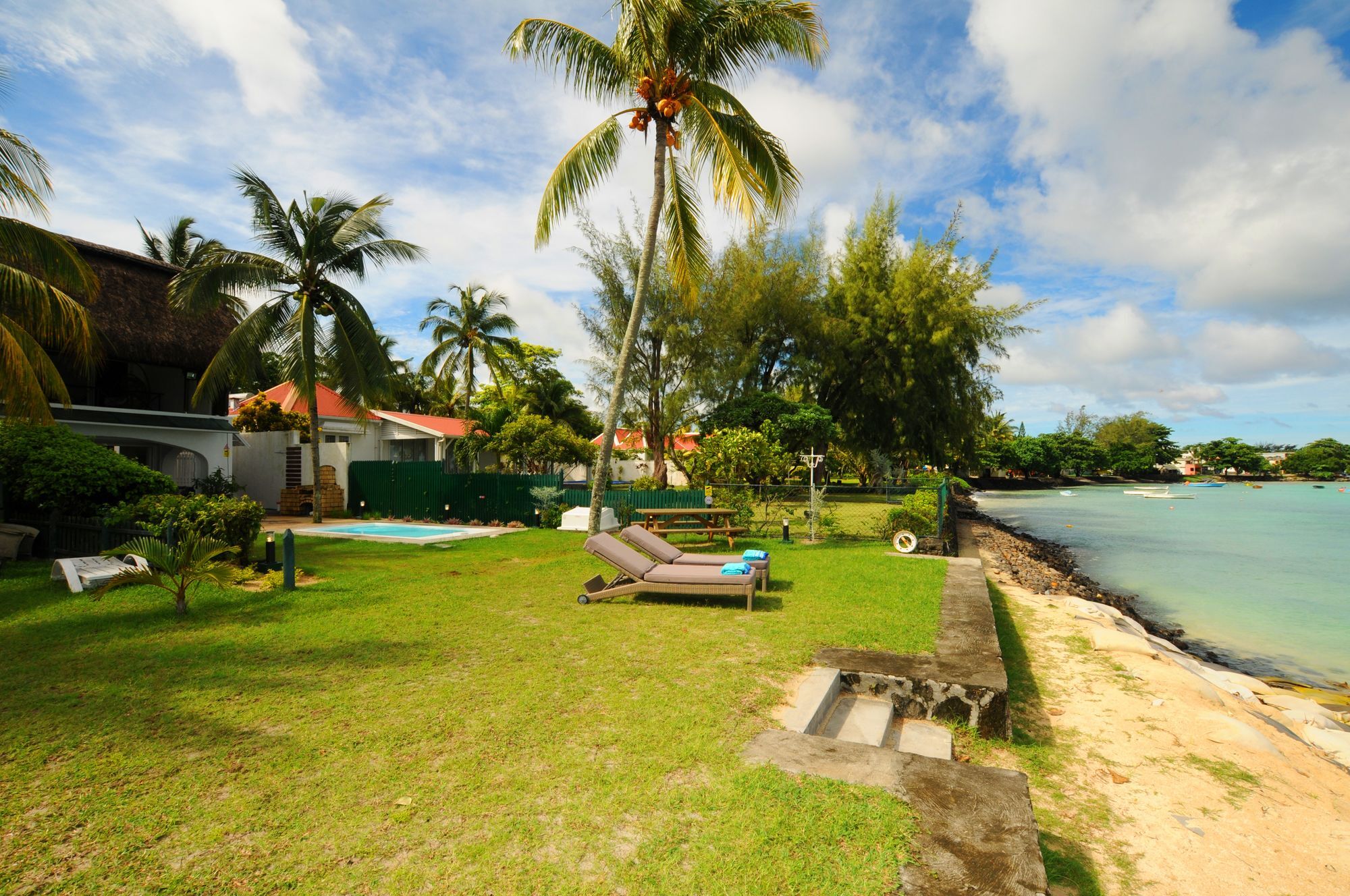 Caro'S Beachfront Тру о Биш Екстериор снимка